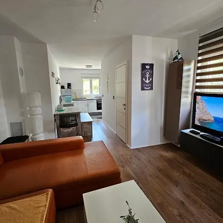 Appartement With Parking - 80m From Sea *