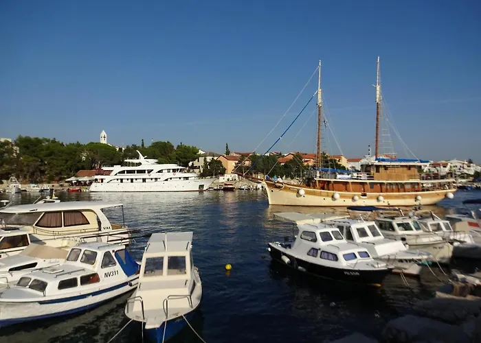 Апартаменты With Parking - 80m From Sea Мандре