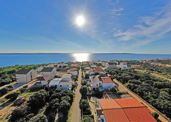 Апартаменты With Parking - 80m From Sea Мандре