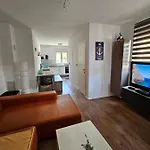 Apartment With Parking - 80m From Sea *