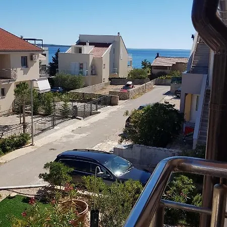 Apartmán With Parking - 80m From Sea