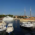 Apartman With Parking - 80m From Sea Mandre