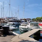 With Parking - 80m From Sea Apartman