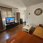 Apartman With Parking - 80m From Sea *