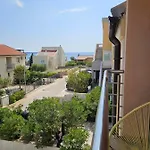 With Parking - 80m From Sea Apartman *